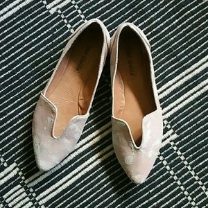 Pink flats to compliment